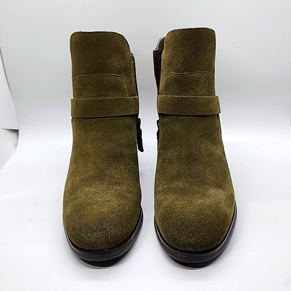 Cole Hann low-cut boots in Olive color Size 7M NEW no tag